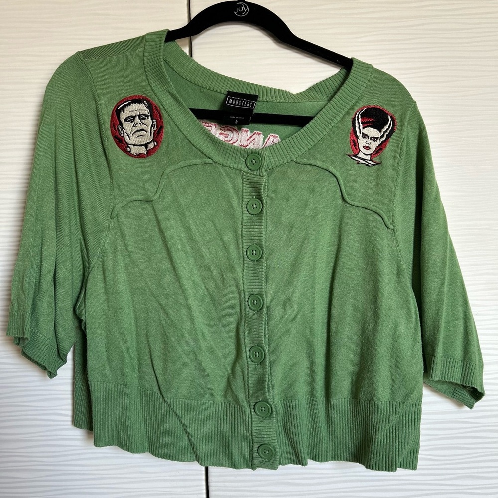 💚torrid universal monsters bride of Frankenstein patch shrug💚